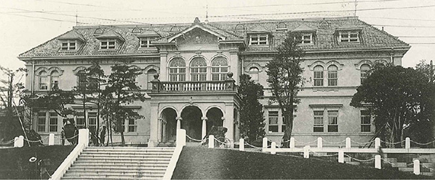 1906